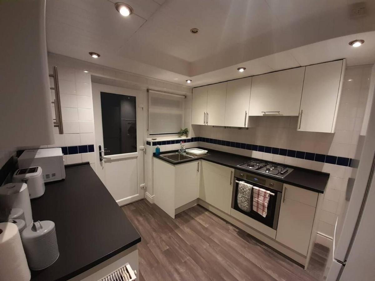 Bright 4-Bed House 15 Min To Manchester Centre Villa Esterno foto