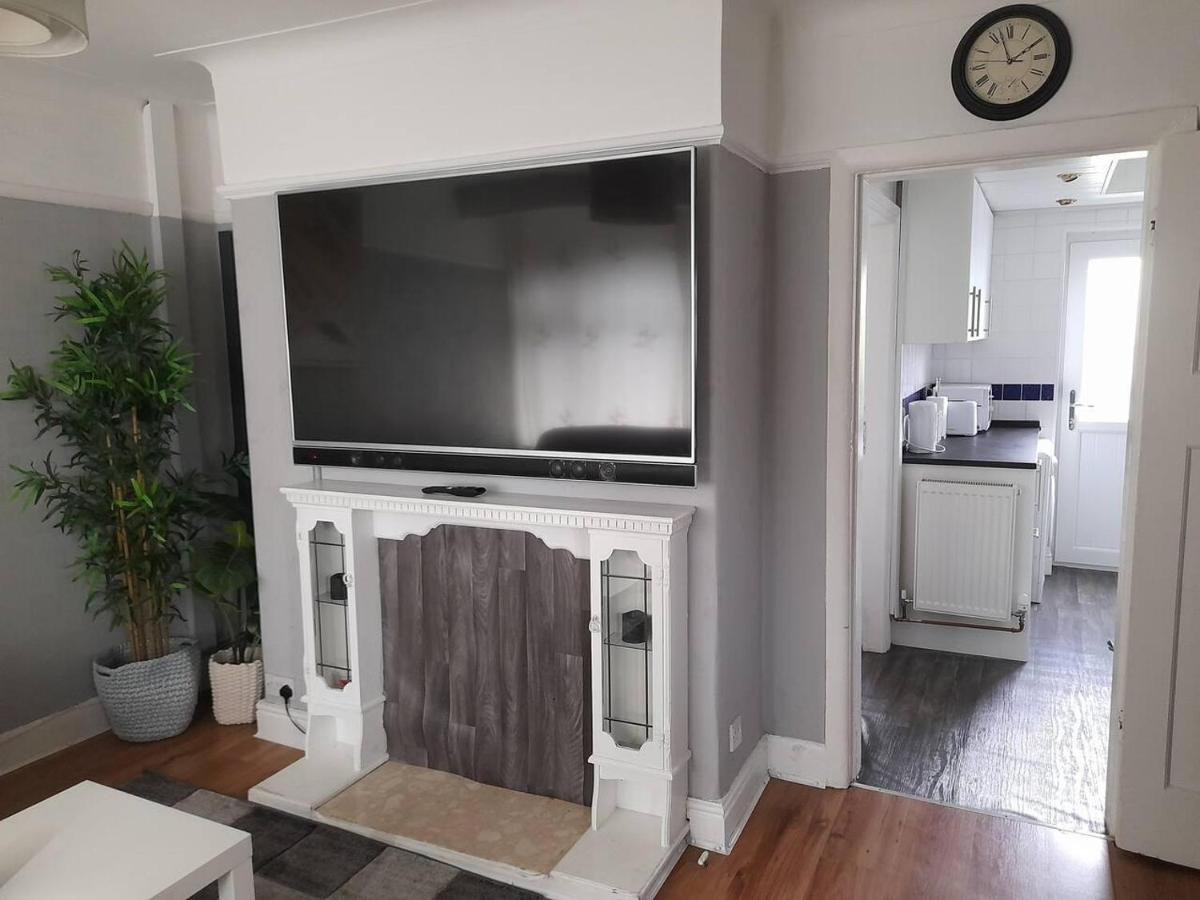 Bright 4-Bed House 15 Min To Manchester Centre Villa Esterno foto
