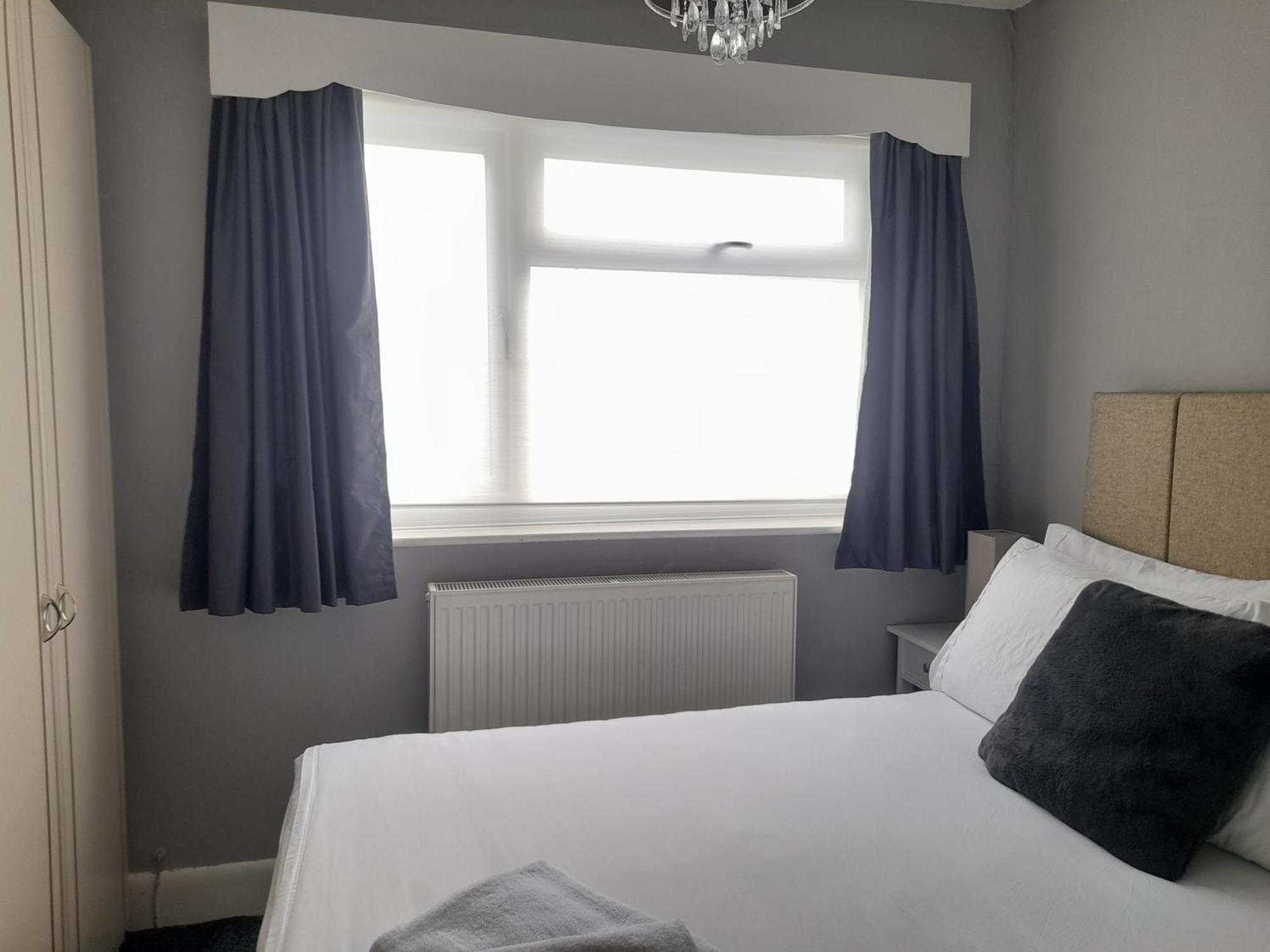 Bright 4-Bed House 15 Min To Manchester Centre Villa Esterno foto