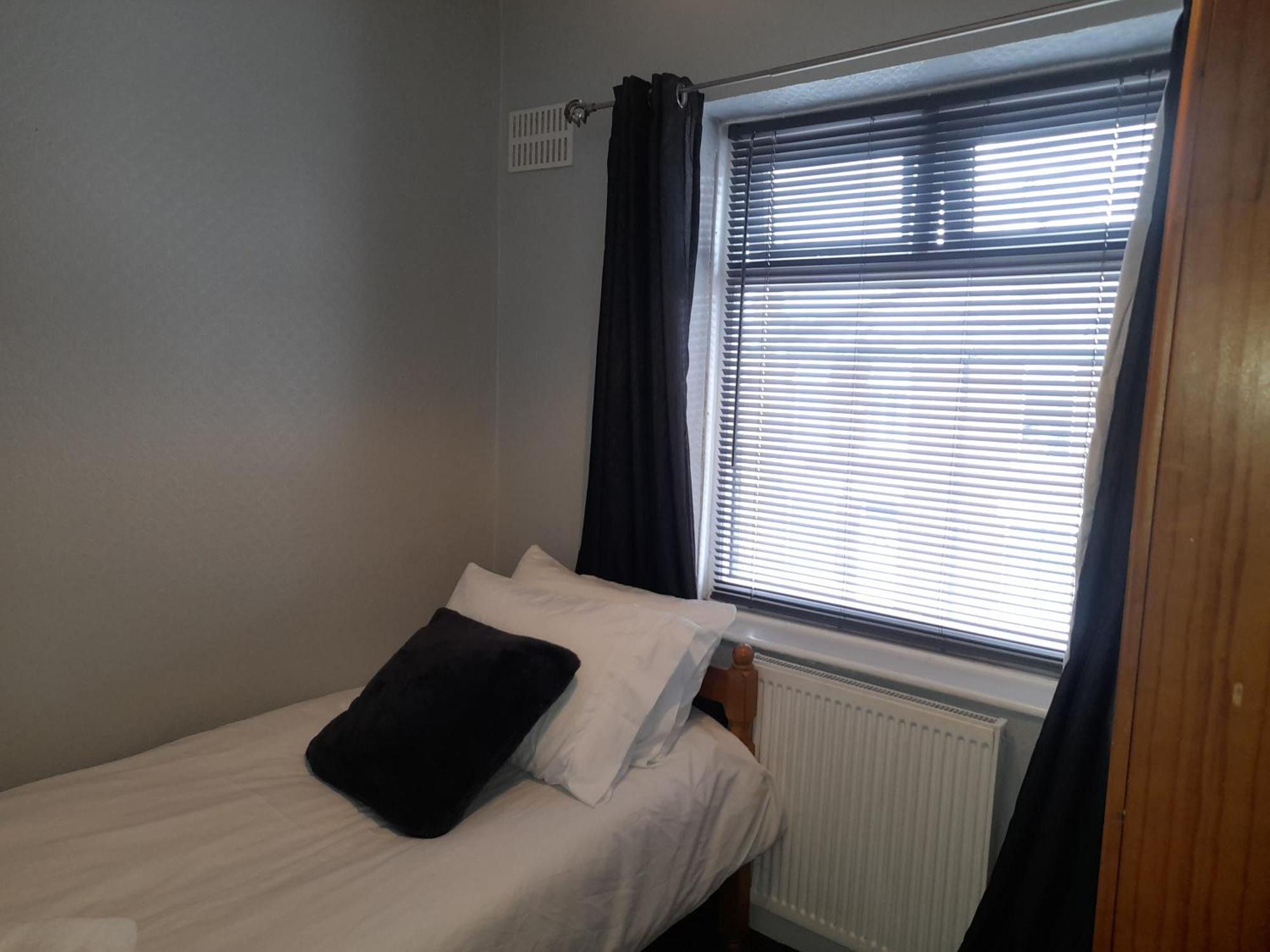 Bright 4-Bed House 15 Min To Manchester Centre Villa Esterno foto