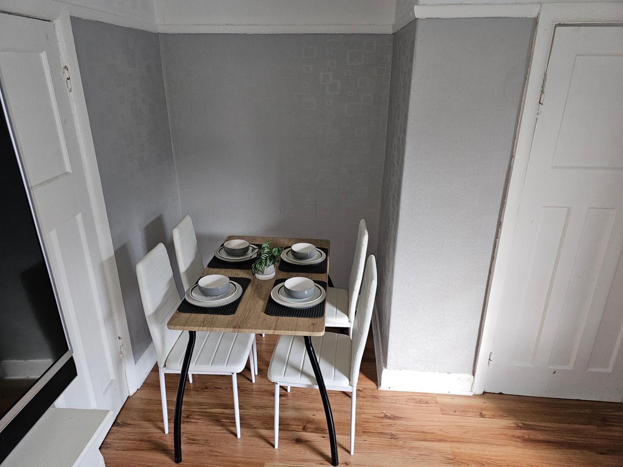 Bright 4-Bed House 15 Min To Manchester Centre Villa Esterno foto