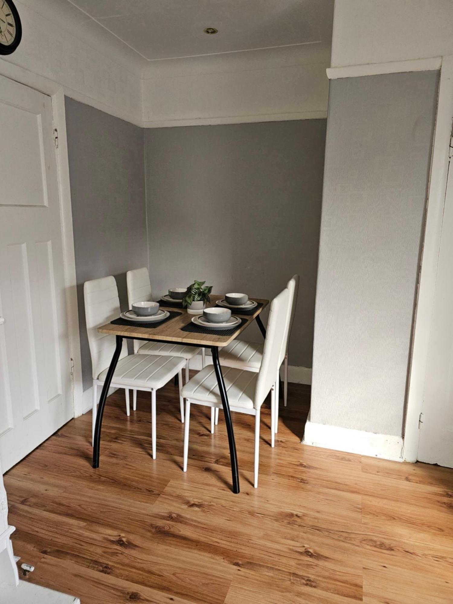 Bright 4-Bed House 15 Min To Manchester Centre Villa Esterno foto
